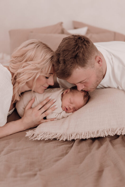 Babyfotos Düsseldorf Babyshooting Babyfotoshooting Neugeborenen Shooting Newborn Shooting einfallslicht fotografie Babyfotografin Laura Stecher