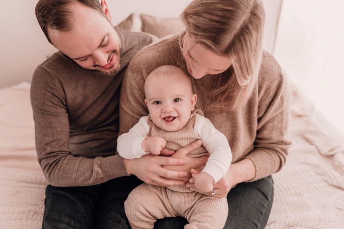 Familie im Studio fotografiert von Babyfotografin Duesseldorf einfallslicht fotografie 04