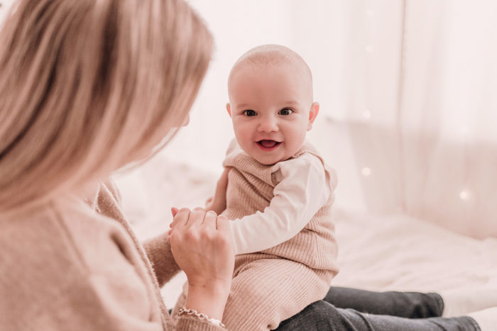 Familie im Studio fotografiert von Babyfotografin Duesseldorf einfallslicht fotografie 06