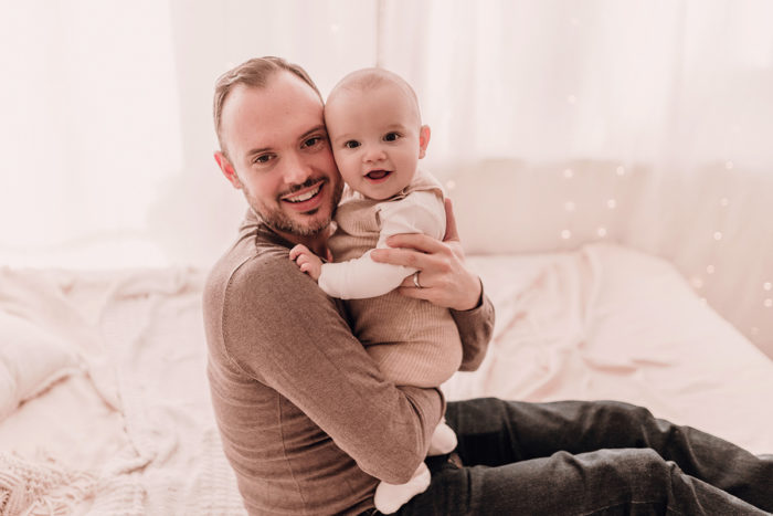 Familie im Studio fotografiert von Babyfotografin Duesseldorf einfallslicht fotografie 08