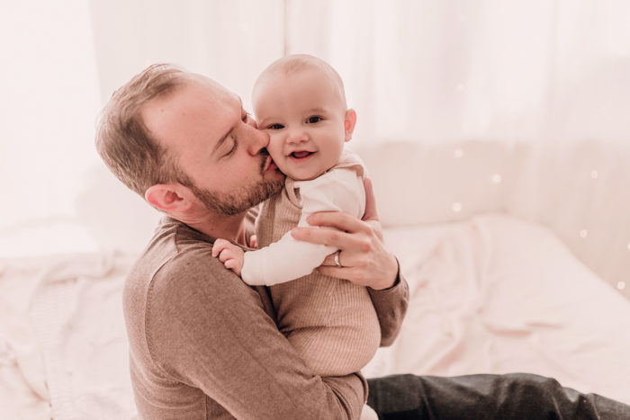 Familie im Studio fotografiert von Babyfotografin Duesseldorf einfallslicht fotografie 09