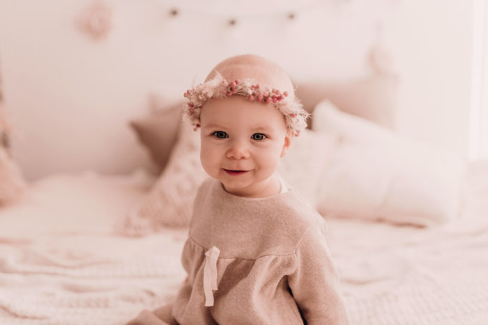 Familie mit Baby im Studio fotografiert von Babyfotografin Duesseldorf einfallslicht fotografie 03