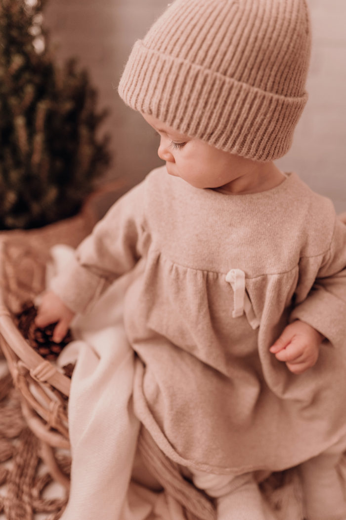 Familie mit Baby im Studio fotografiert von Babyfotografin Duesseldorf einfallslicht fotografie 05