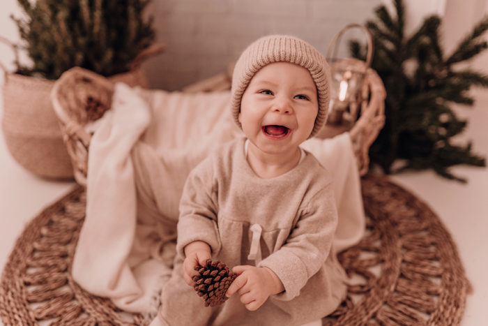 Familie mit Baby im Studio fotografiert von Babyfotografin Duesseldorf einfallslicht fotografie 08