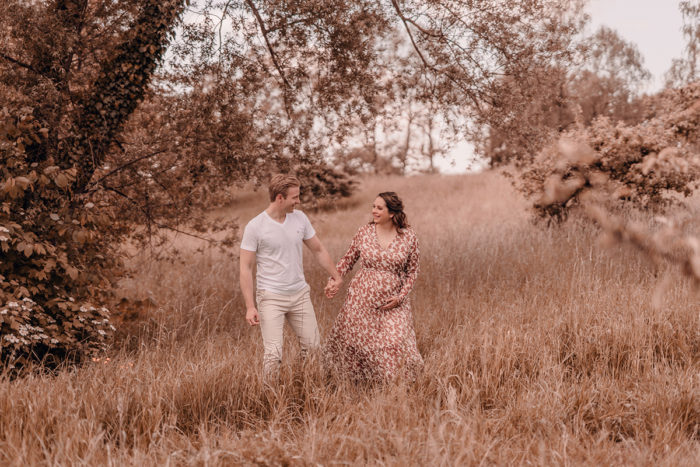 Babybauchshooting, Familienshooting Düsseldorf, Familie, Geschwister, Geschwisterfotos, Babyfotos, einfallslicht fotografie, Familienbilder, Shooting im Park