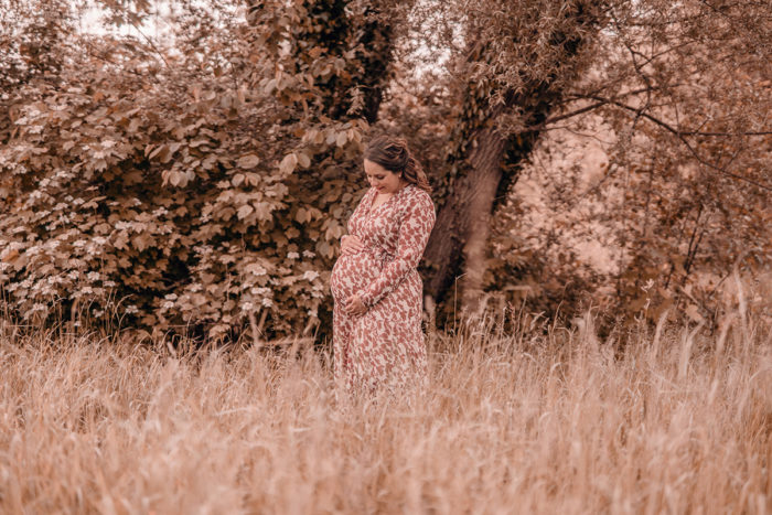 Babybauchshooting, Familienshooting Düsseldorf, Familie, Geschwister, Geschwisterfotos, Babyfotos, einfallslicht fotografie, Familienbilder, Shooting im Park