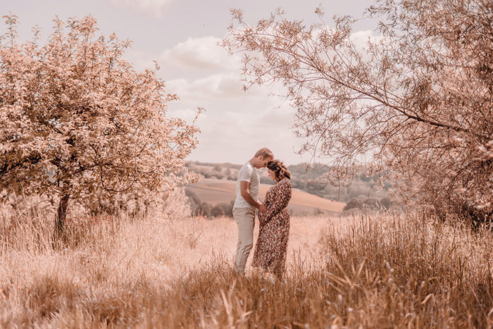 Babybauchshooting, Familienshooting Düsseldorf, Familie, Geschwister, Geschwisterfotos, Babyfotos, einfallslicht fotografie, Familienbilder, Shooting im Park