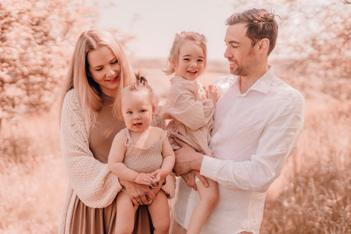 Familienshooting Düsseldorf, Familie, Geschwister, Geschwisterfotos, Babyfotos, einfallslicht fotografie, Familienbilder, Shooting im Park