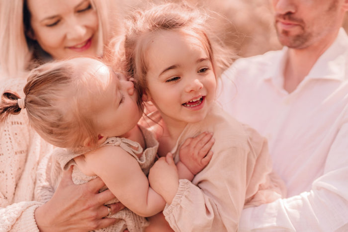 Familienshooting Düsseldorf, Familie, Geschwister, Geschwisterfotos, Babyfotos, einfallslicht fotografie, Familienbilder, Shooting im Park