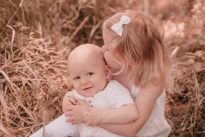Familienshooting Düsseldorf, Familie, Geschwister, Geschwisterfotos, Babyfotos, einfallslicht fotografie, Familienbilder, Shooting im Park