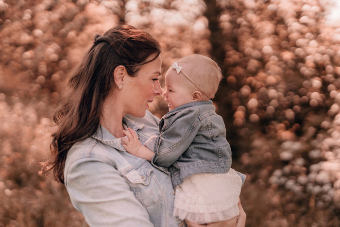 Babybauchshooting, Familienshooting Düsseldorf, Familie, Geschwister, Geschwisterfotos, Babyfotos, einfallslicht fotografie, Familienbilder, Shooting im Park