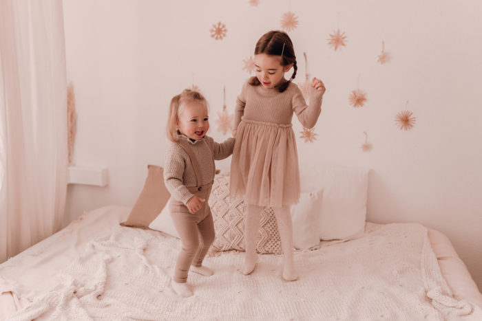 Familienshooting Düsseldorf, Familie, Geschwister, Geschwisterfotos, Babyfotos, einfallslicht fotografie, Familienbilder