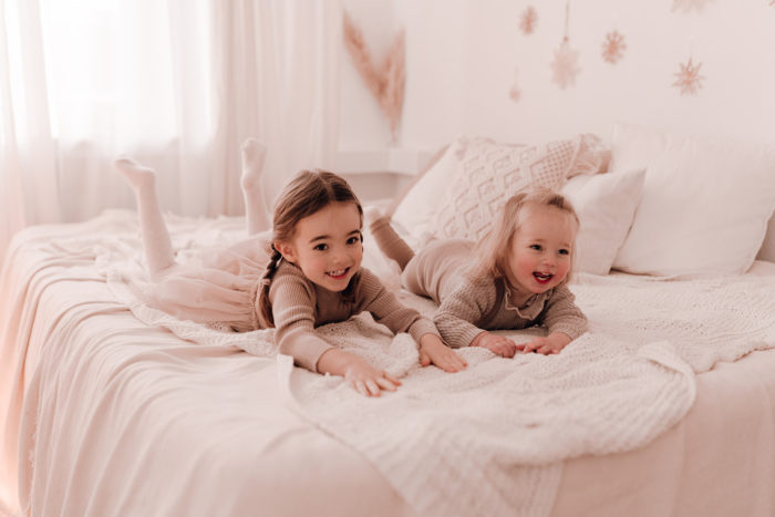 Familienshooting Düsseldorf, Familie, Geschwister, Geschwisterfotos, Babyfotos, einfallslicht fotografie, Familienbilder