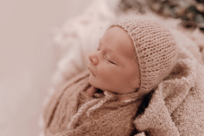 Baby im Studio fotografiert von Babyfotografin Duesseldorf einfallslicht fotografie 06