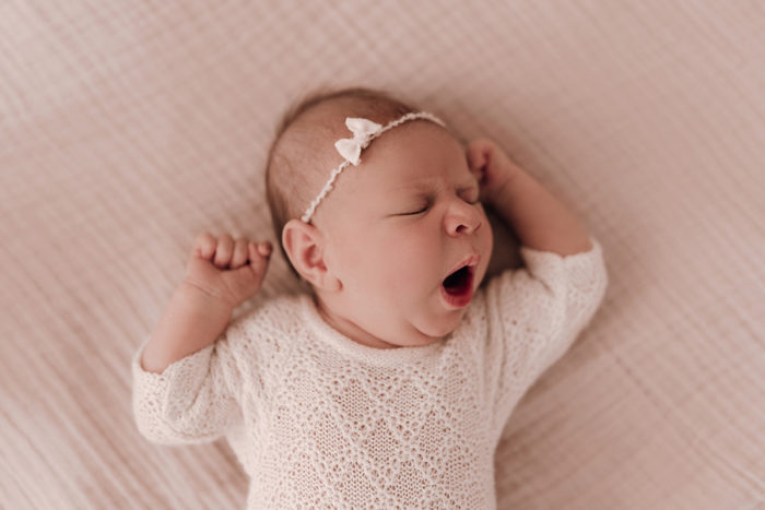 Baby im Studio fotografiert von Babyfotografin Duesseldorf einfallslicht fotografie 06