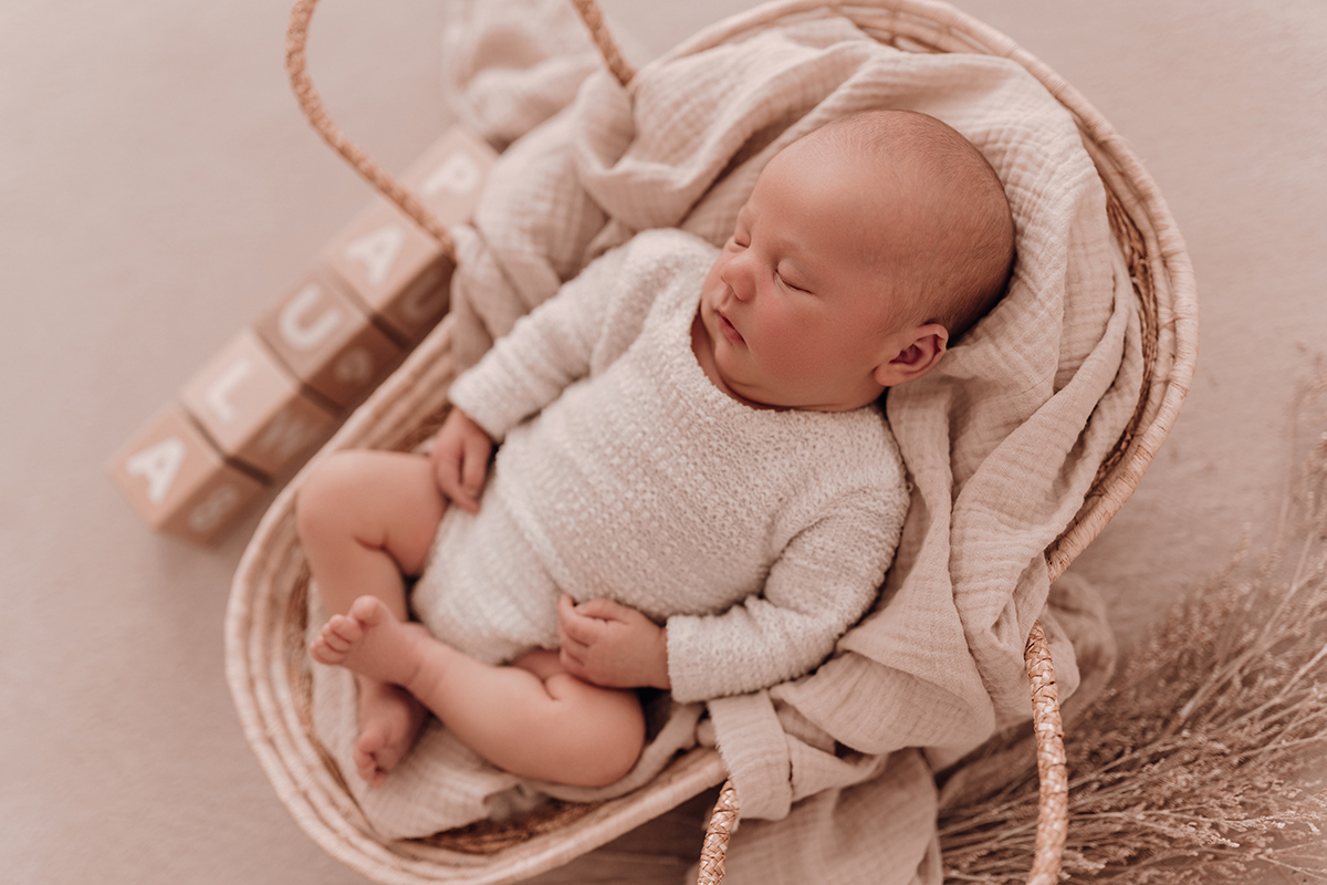 Babyfotografin Düsseldorf Babyfotos Babyshooting Familienshooting Babybauchshooting Neugeborenenshooting Newbornshooting