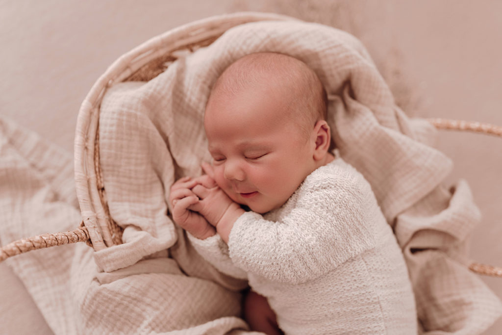 Babyfotografin Düsseldorf Babyfotos Babyshooting Familienshooting Babybauchshooting Neugeborenenshooting Newbornshooting