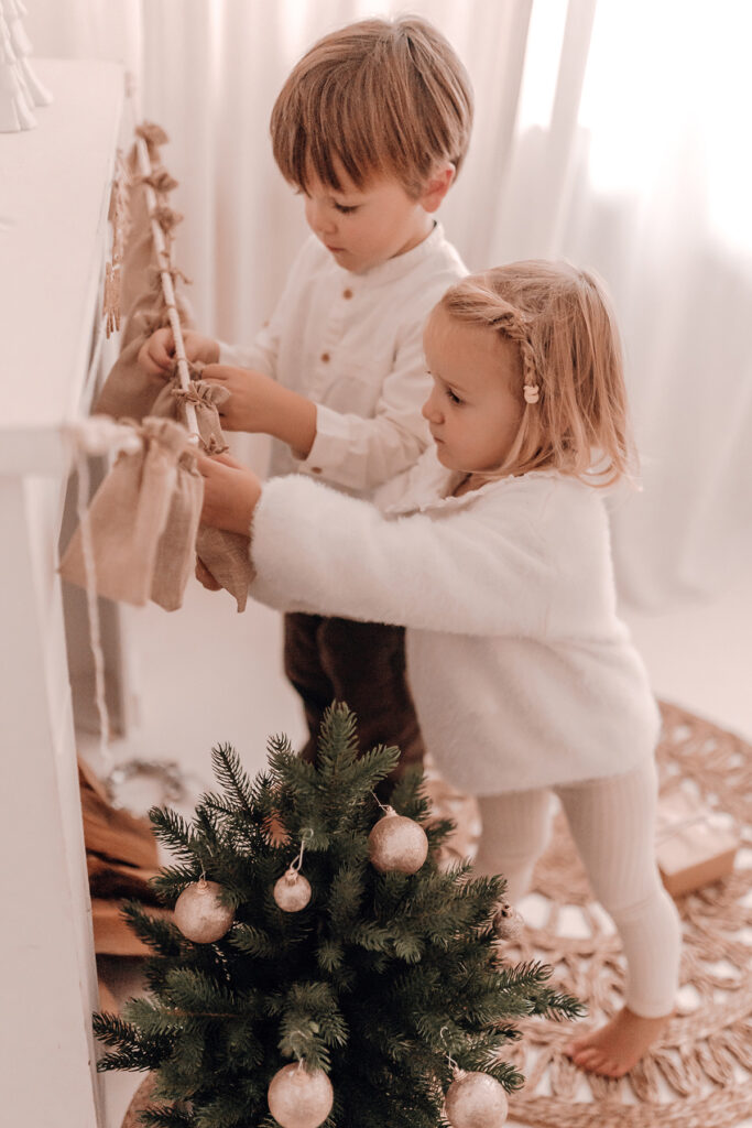 Mini-Shootings Weihnachten einfallslicht fotografie Familienfotos Geschwisterbilder Familienbilder Kinderfotos Duesseldorf