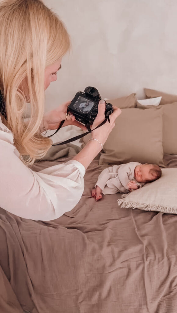 Laura Stecher Fotografin Düsseldorf Babyfotografin Neugeborenen Fotografie Studio Fotostudio