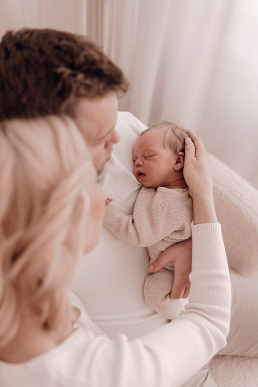 Babyfotos Düsseldorf Babyshooting Babyfotoshooting Neugeborenen Shooting Newborn Shooting einfallslicht fotografie Babyfotografin Laura Stecher