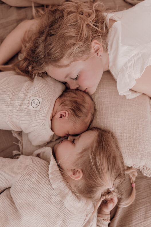 Babyfotos Düsseldorf Babyshooting Babyfotoshooting Neugeborenen Shooting Newborn Shooting einfallslicht fotografie Babyfotografin Laura Stecher