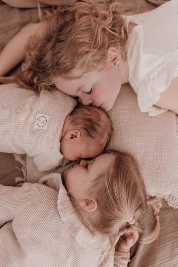 Babyfotos Düsseldorf Babyshooting Babyfotoshooting Neugeborenen Shooting Newborn Shooting einfallslicht fotografie Babyfotografin Laura Stecher